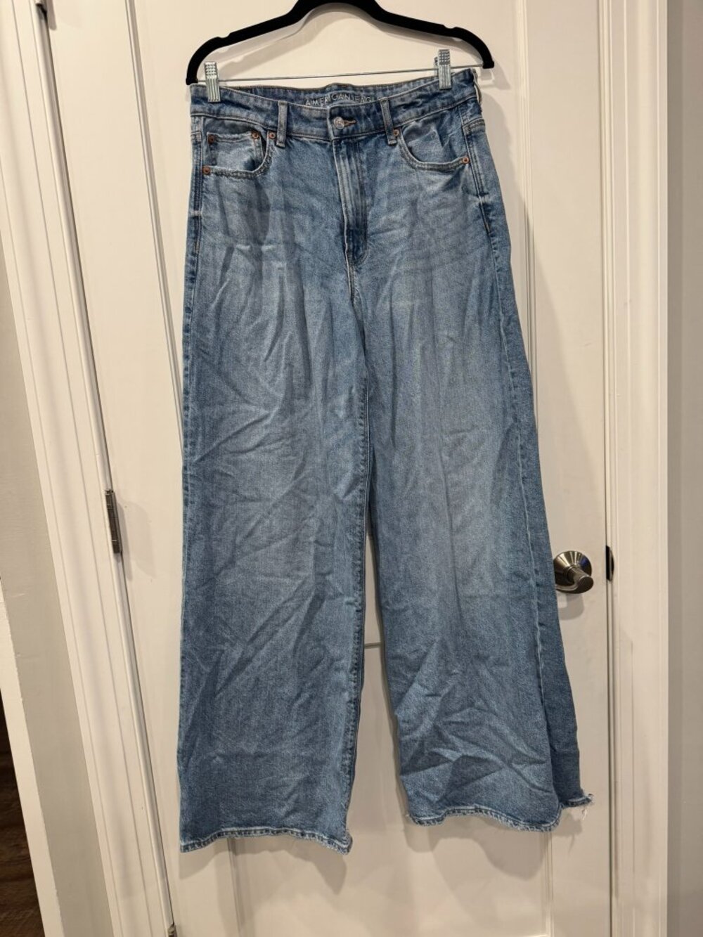 American Eagle Super High-Rise Ultra Wide Leg Jean - Women's 6 Long